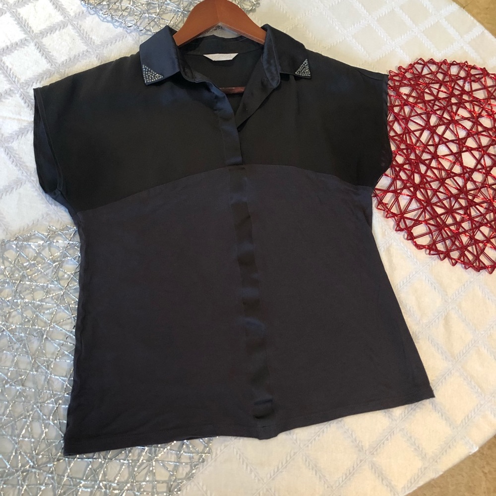 🌸Buy 2 for $10🌸 
Dark grey blouse